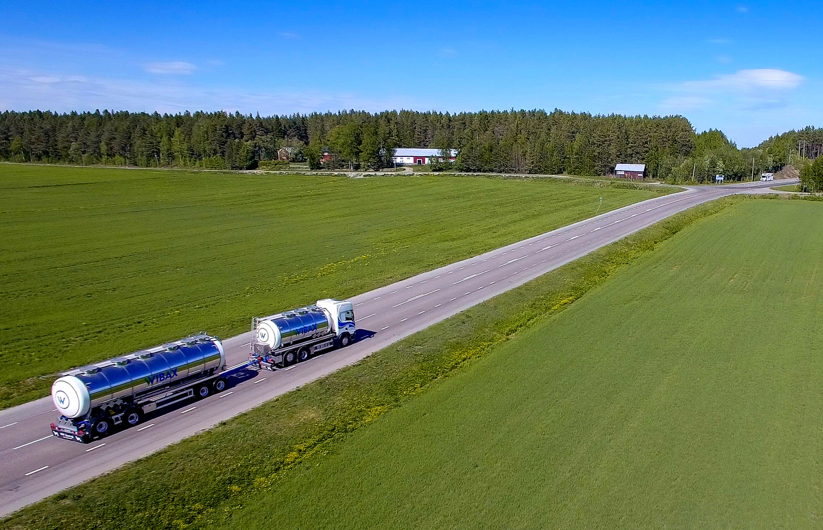 Wibax tankbil på väg.jpg
