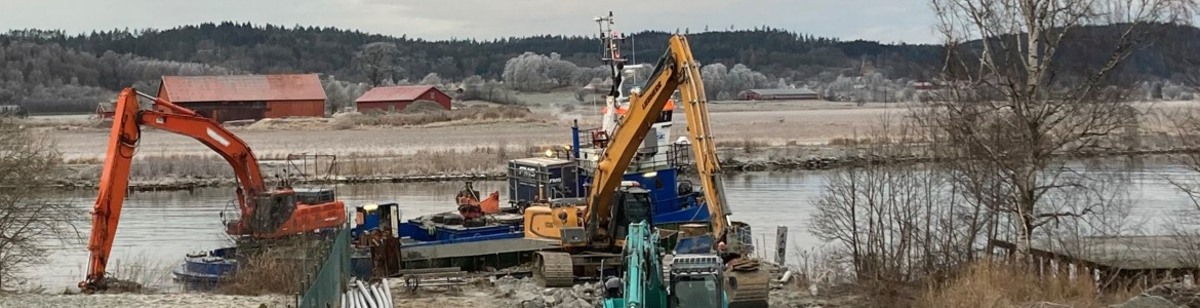 grävskopor vid göta älv foto Barbro Lundqvist West Ale kommun.jpg