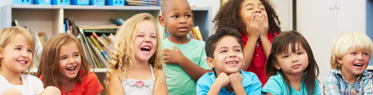 5345512-group-of-elementary-pupils-in-classroom foto Gabby Baldrocco Mostphotos.jpg