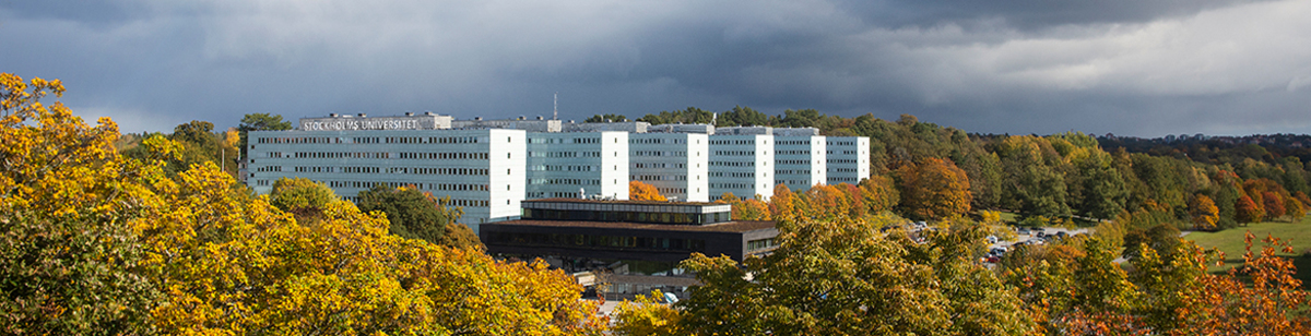 Södra Huset och Studenthuset fotograferat från Frescati Hage. Höst 2019. Foto: Ingmarie Andersson.