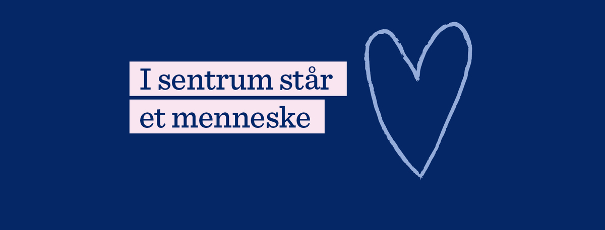 banner i sentrum står et menneske.jpg