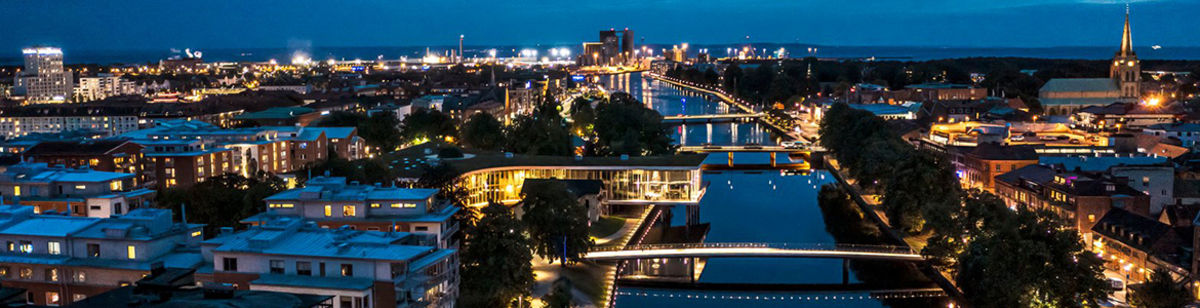 Bild över ån Nissan i Halmstads kommun på kvällen.