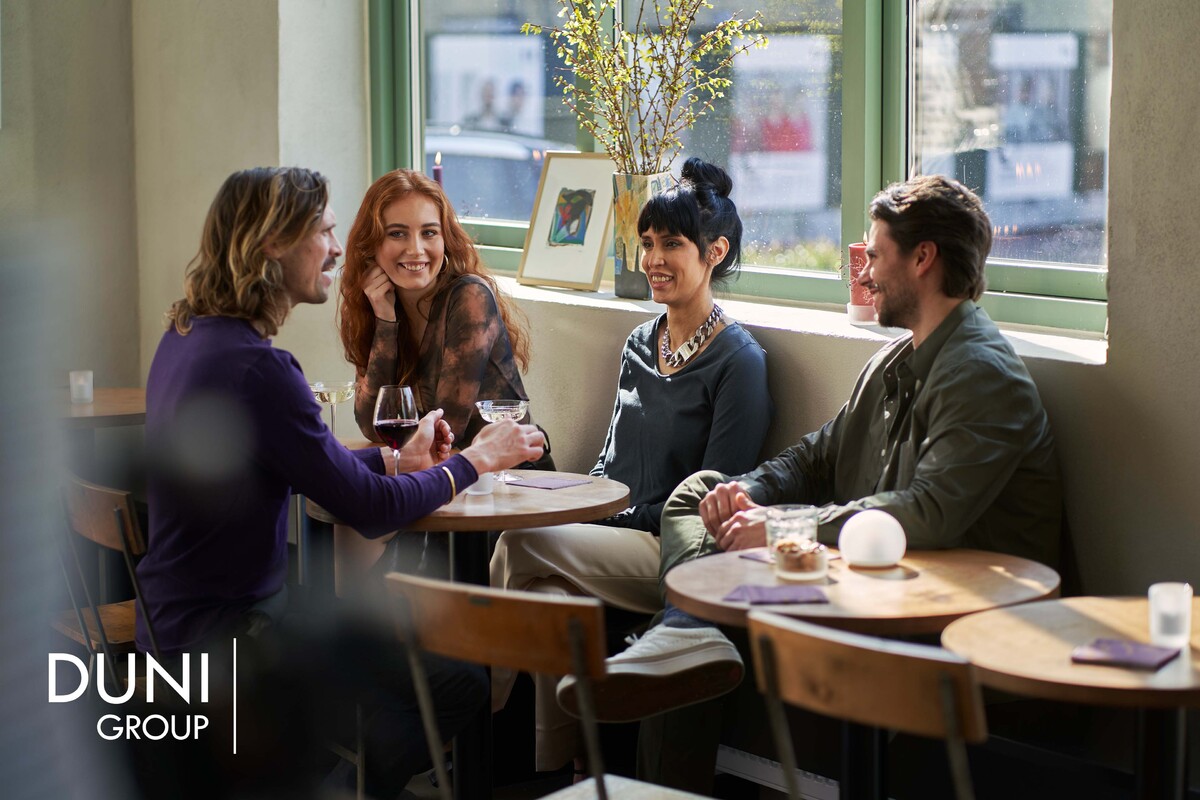 Duni Group Möte vid cafébord.png