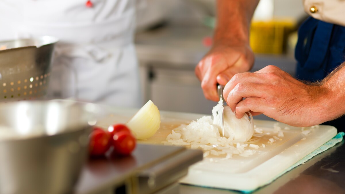 7129959-chef-preparing-onion-in-restaurant-or-hotel-kitchen.jpg