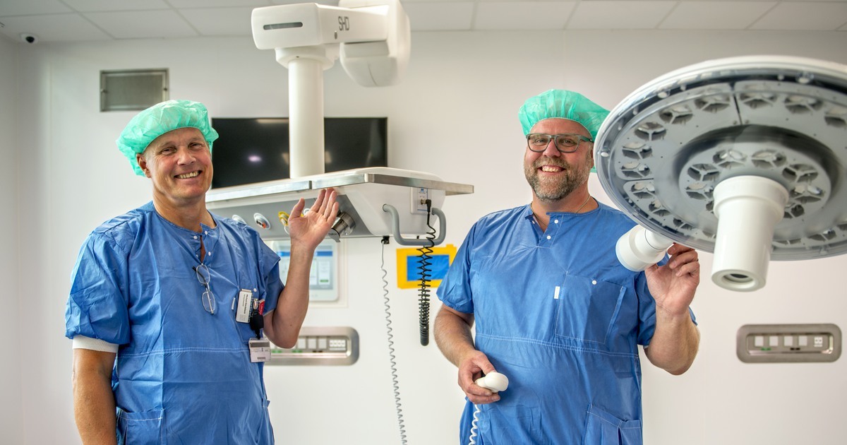 1 två män i operationssal_annons1200x630.jpg