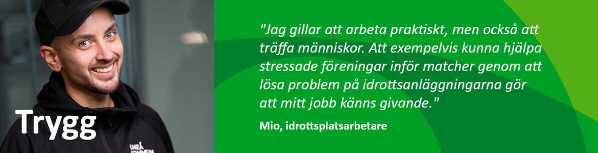 Trygg idrottsplatsarbetare som ler