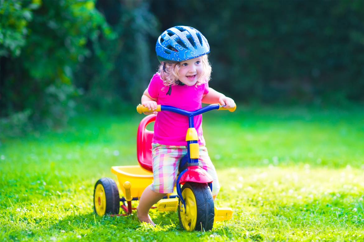 Lärande-little-girl-on-a-bike liten.jpeg