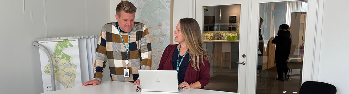 medarbetare staende.png