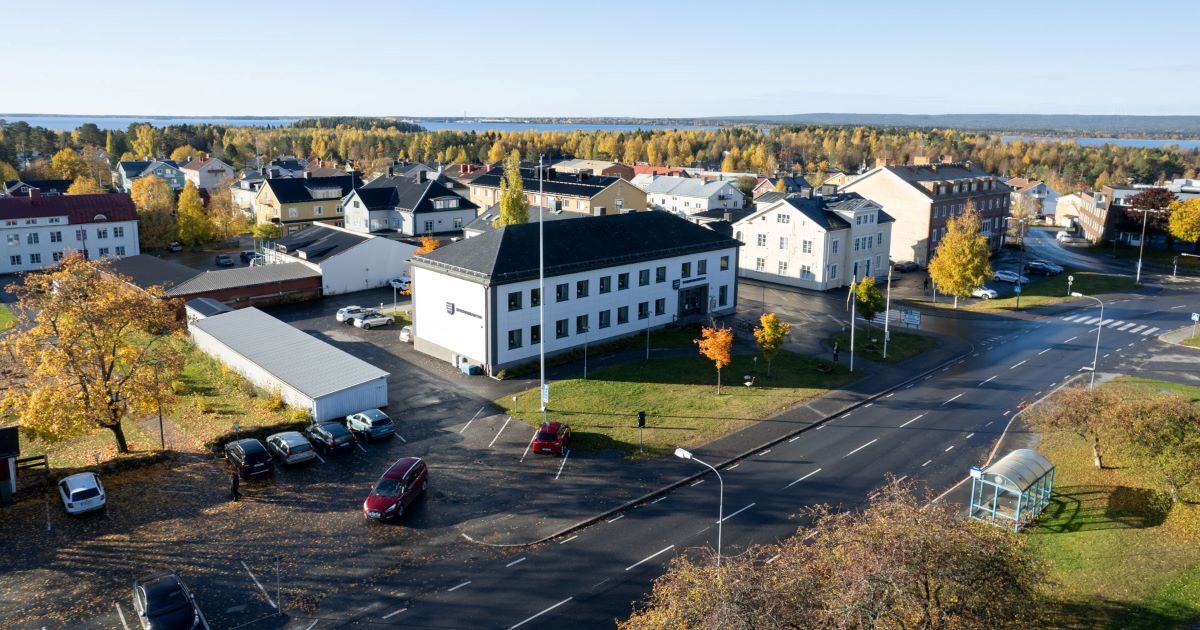 Kommunhuset sett uppifrån höst